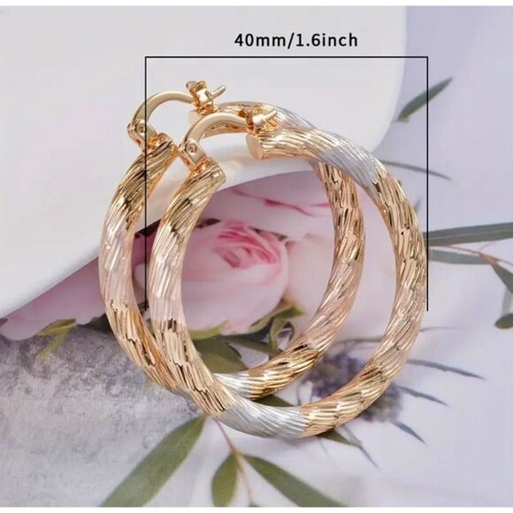 Boho Chic Gold Circle Earrings - Picture 2 of 4